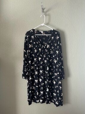 Old Navy Black Floral Long-Sleeve V-Neck Dress